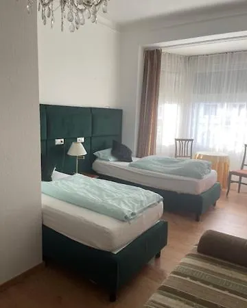 Hotel Am Roonplatz 2*