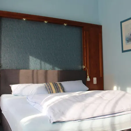 Am Roonplatz Hotel 2*